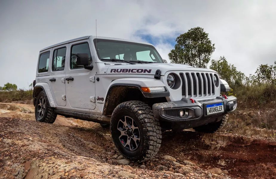 Jeep Wrangler 2022 agora freia sozinho, mas preços se aproximam dos R$ 500 mil