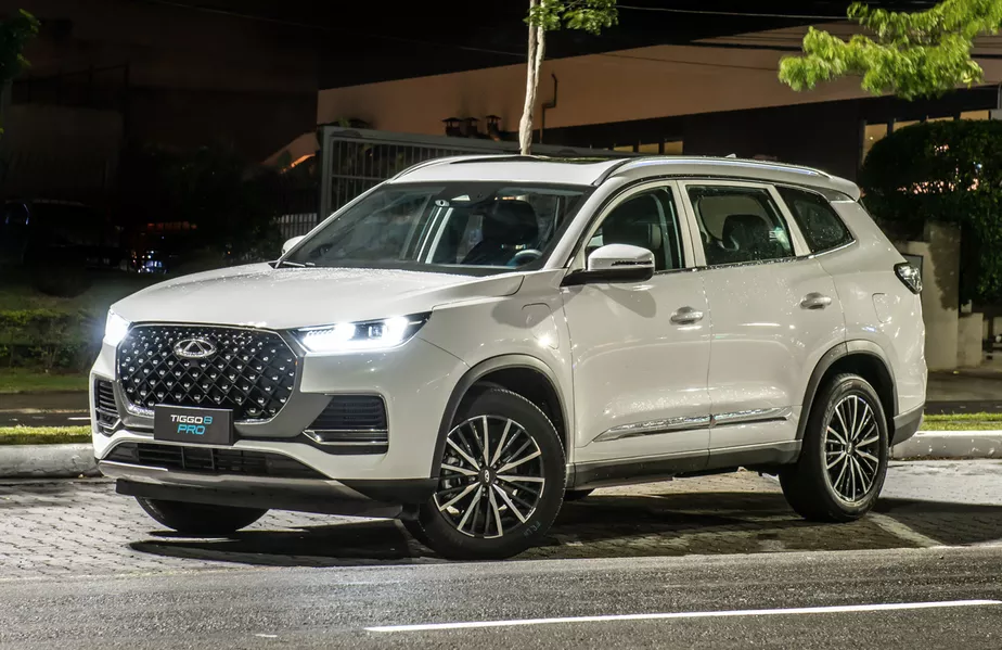 Caoa Chery tem 1º híbrido nacional que carrega na tomada e vai produzir carros inéditos em Jacareí