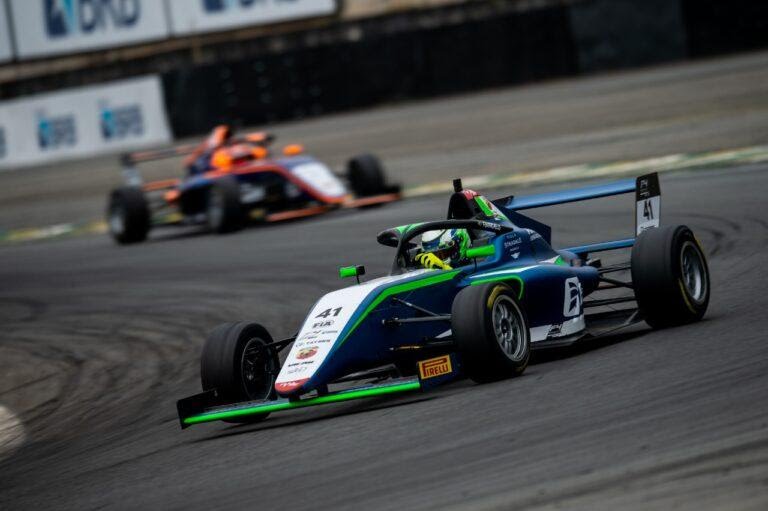 Fefo Barrichello vence etapa da F4 Brasil e comemora apoio da Amortex