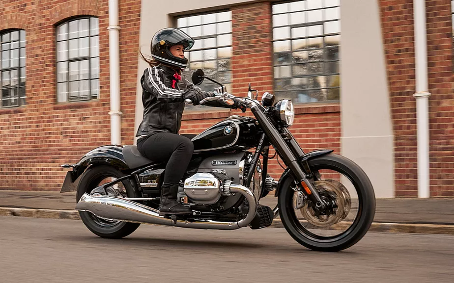 BMW R18 é uma Harley-Davidson alemã e tem o motor boxer mais potente da história da marca