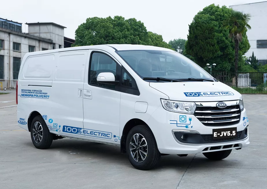 Rival do Fiat e-Scudo, JAC E-JV 5.5 é furgão elétrico de 204 cv que custa R$ 315 mil