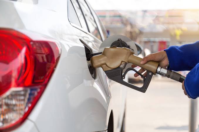 Petrobras anuncia redução de R$ 0,30 no preço do diesel