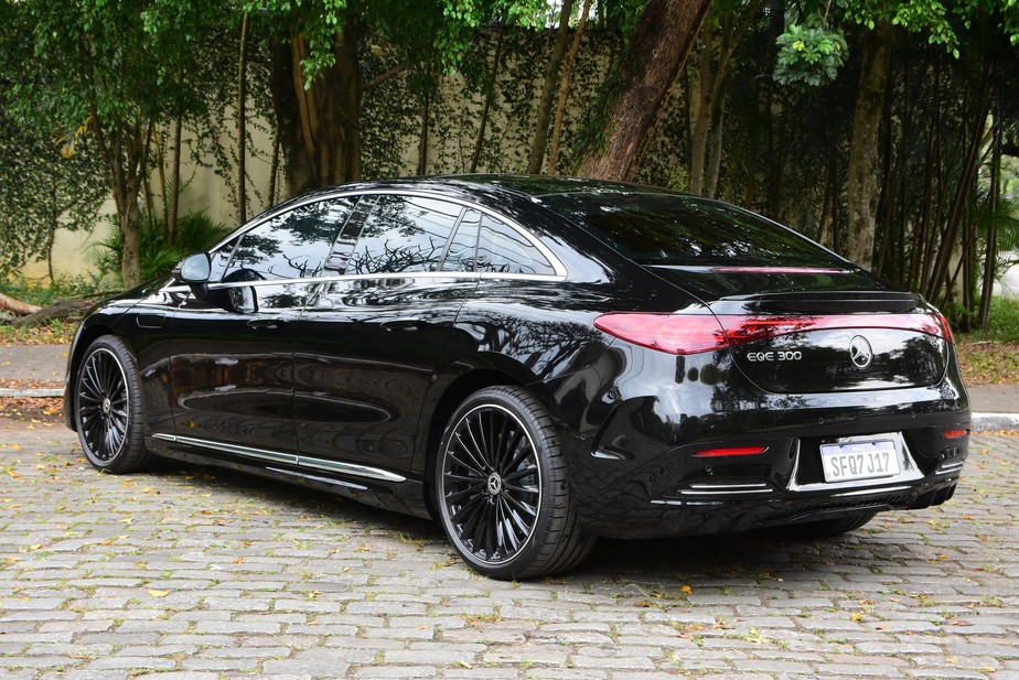 Mercedes lança três carros elétricos no Brasil