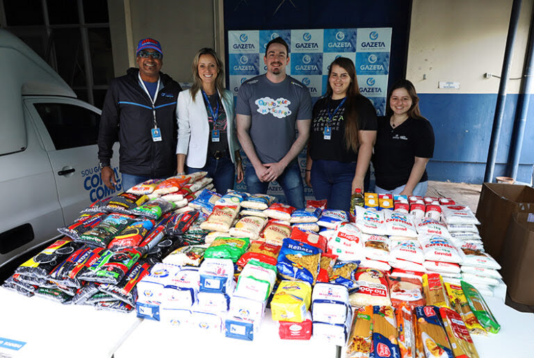 Stock Car: ação solidária arrecada 400 quilos de alimentos em Santa Cruz