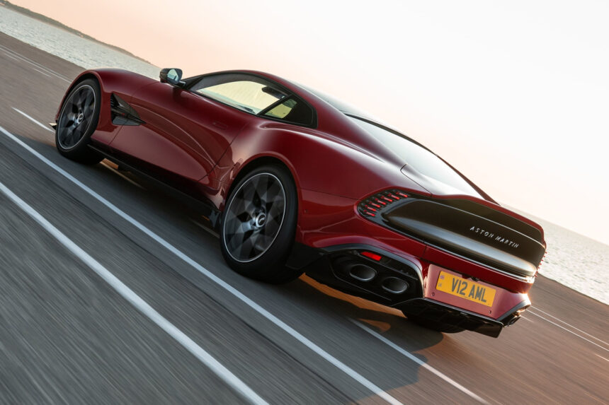 Aston Martin capta R$ 3,74 bilhões após sete falências