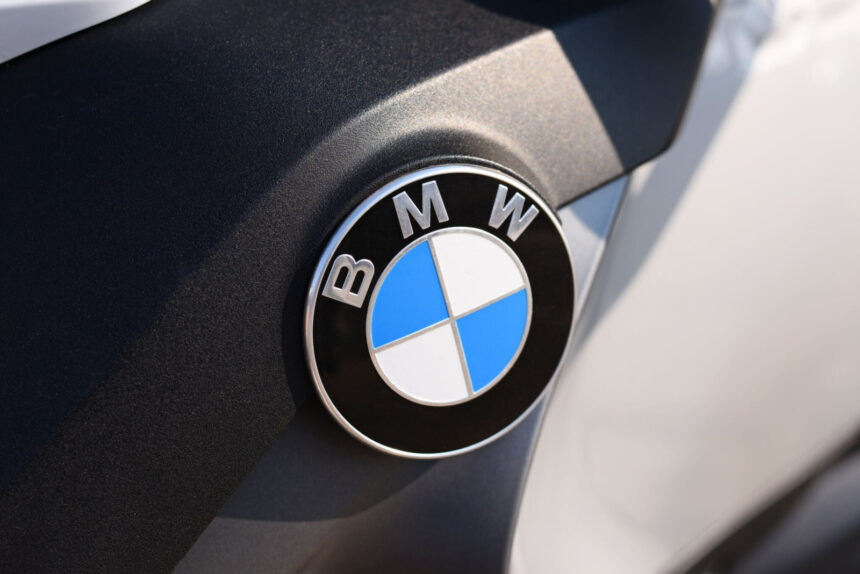 BMW lança plugin do ChatGPT para configurar carros por conversa