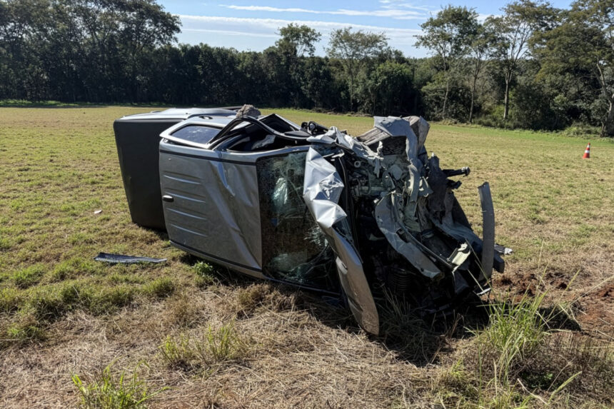 Carro elétrico Geely EX2 pega fogo após colisão com caminhonete no Paraná