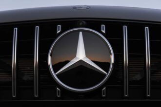 Crise na China derruba lucro operacional de carros da Mercedes em 94%