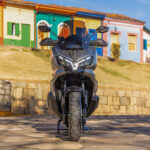 Dafra lança SYM ADXTG 300 e aposta no segmento de scooters aventureiras