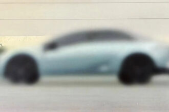 Documentário vaza novo Toyota Corolla com visual cupê e versão elétrica