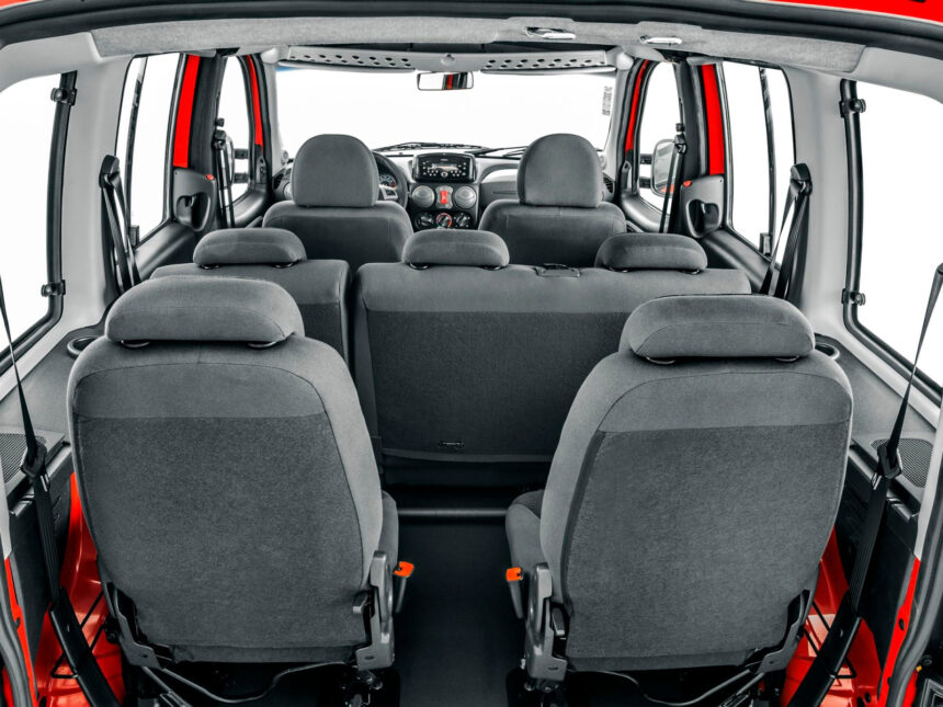Encontre 5 carros usados de 7 lugares com manutenção acessível