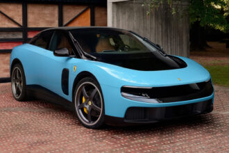 Ferrari anuncia dois novos modelos até 2026 e aposta em biocombustíveis
