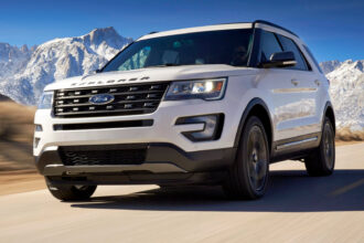 Ford anuncia 57º recall de 2026, convocando 288 mil SUVs Explorer para reparo