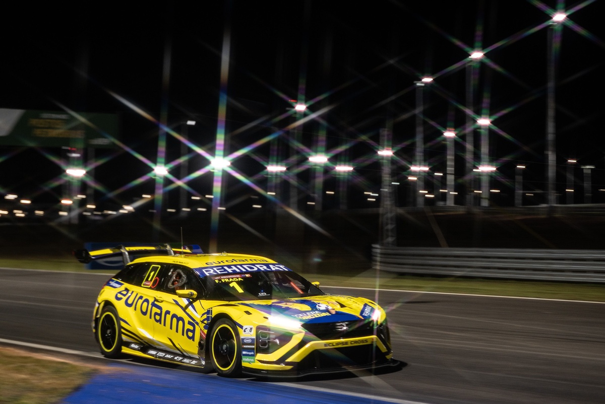 Fraga crava 1min40s026 e lidera treino livre da Stock Car no Velocitta