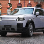 Freelander 8 da JLR e Chery tem interior com tela de 46 polegadas