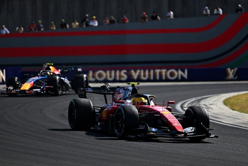 Hamilton critica punição de cinco segundos após perder posições na Hungria