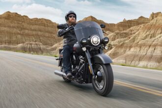 Harley-Davidson lanza Heritage Classic 117 na versão bobber Deadwood