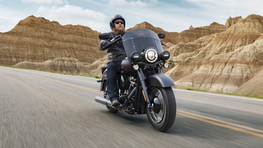 Harley-Davidson lanza Heritage Classic 117 na versão bobber Deadwood