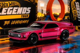 Hot Wheels Promo Tour distribui Mustang Boss 302 em shoppings do Brasil