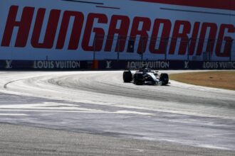 Hungaroring repavimenta curva 1 durante a noite antes da classificação