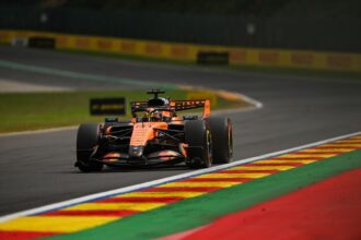 Mercedes aponta causas da queda de rendimento da McLaren em 2026