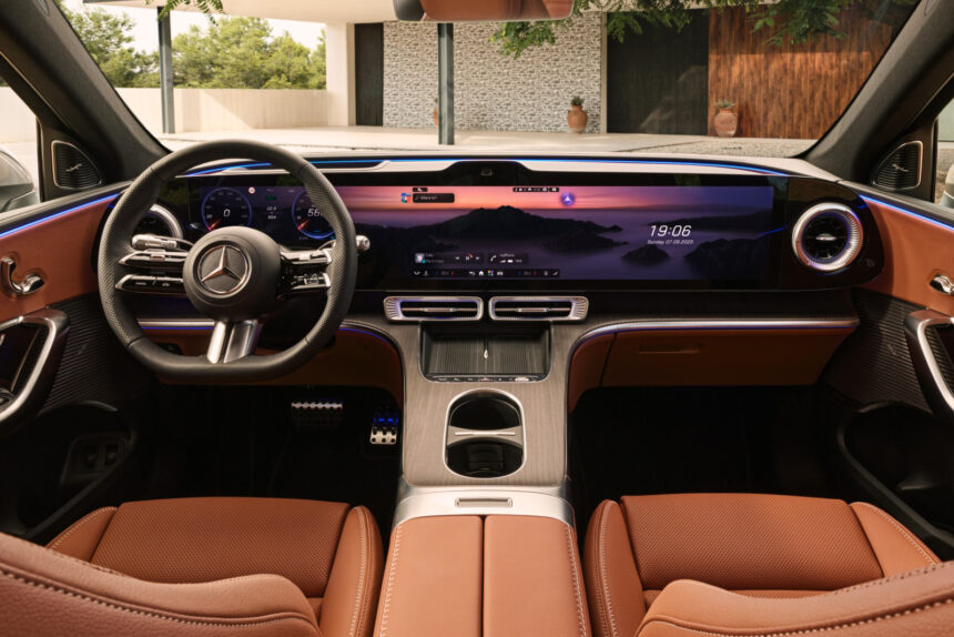 Mercedes avisa: digitalização de controles nos carros pode ter ido longe