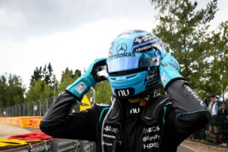 Mercedes corre para resolver falha de energia no carro de Russell