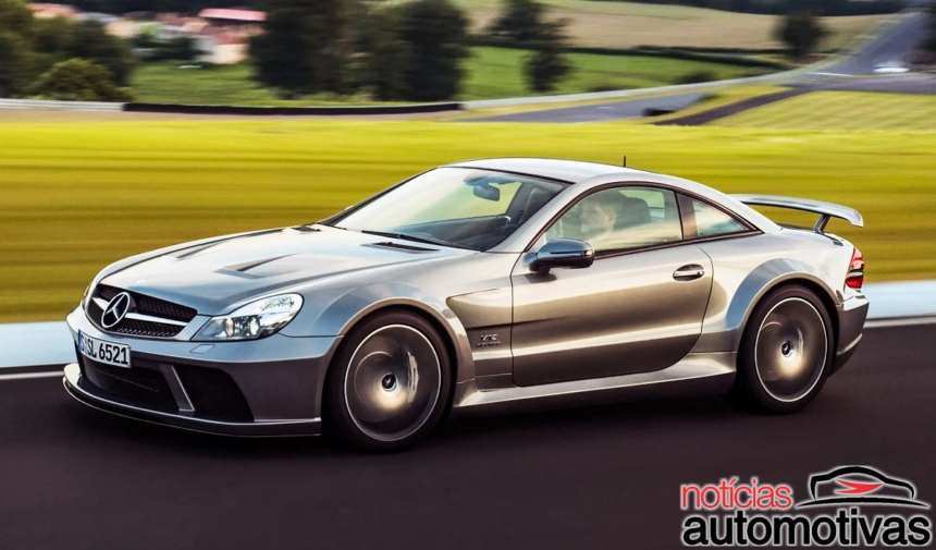 Mercedes SL R230 celebra 25 anos e redefine roadster com teto retrátil
