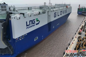 Navio chinês inicia rotas com capacidade para 10.800 carros