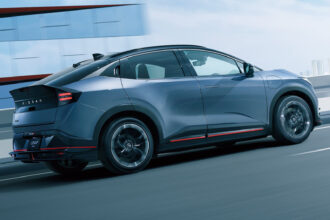 Nissan apresenta o Leaf Nismo, versão esportiva do hatch elétrico