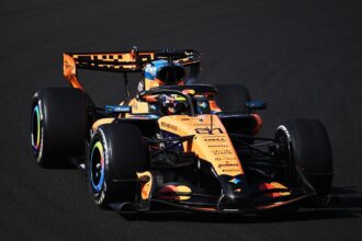 Piastri acusa Sainz após toque que o tirou da pista no GP da Hungria