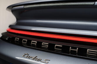 Porsche corta 9 mil empregos após queda na China e pressão por eletrificação