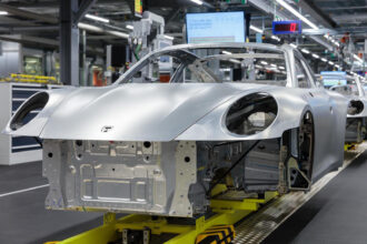 Porsche reduz 5.000 postos até 2035; cortes chegam a 9.000