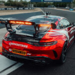 Safety car da F1 estreia LEDs no aerofólio e elimina giroflex