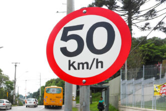 Saiba por que o limite mínimo de velocidade salva vidas nas rodovias