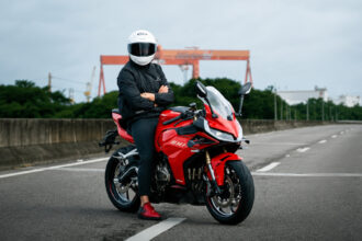 Shineray estreia SBM 400RR no Brasil com motor 4 cilindros por R$ 44.990