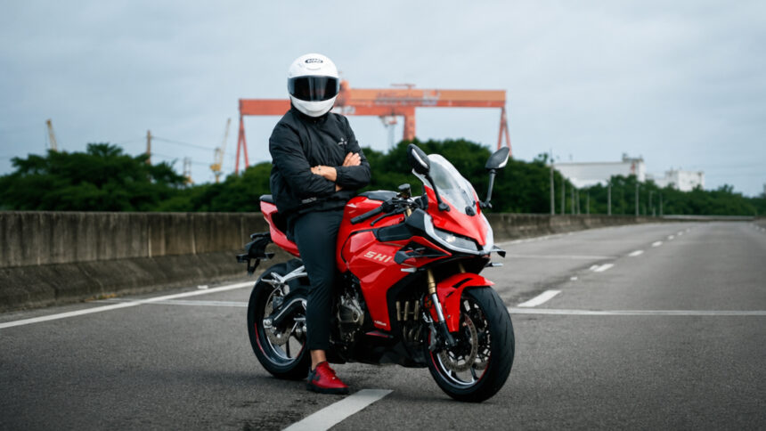 Shineray estreia SBM 400RR no Brasil com motor 4 cilindros por R$ 44.990