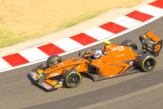 Taponen crava pole na Hungria; Barrichello e Clerot largam atrás