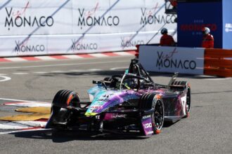 Ticktum supera Dennis na reta final e vence ePrix de Tóquio