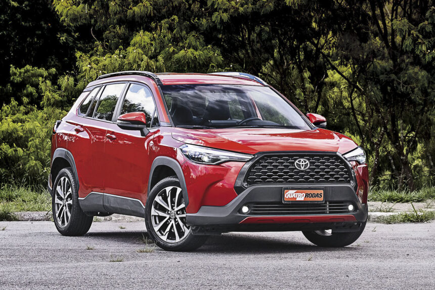 Toyota Corolla Cross entrega até 18,3 km/l e porta-malas de 440 L