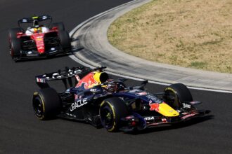 Vasseur admite erro na estratégia; Verstappen surpreende com 29 voltas