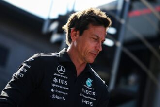Verstappen é visto com Toto Wolff em férias; boatos sobre ida à Mercedes voltam