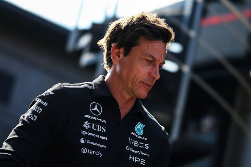 Verstappen é visto com Toto Wolff em férias; boatos sobre ida à Mercedes voltam