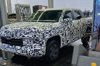 Volkswagen Amarok 2028: nova versão básica é flagrada na Argentina