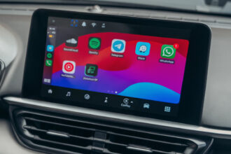 WhatsApp lança modo carro para ouvir e responder mensagens por voz