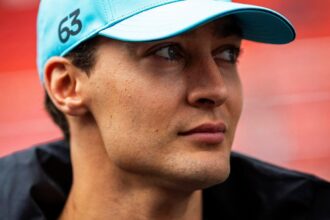 Wolff defende Russell após queda dramática na largada do GP da Hungria