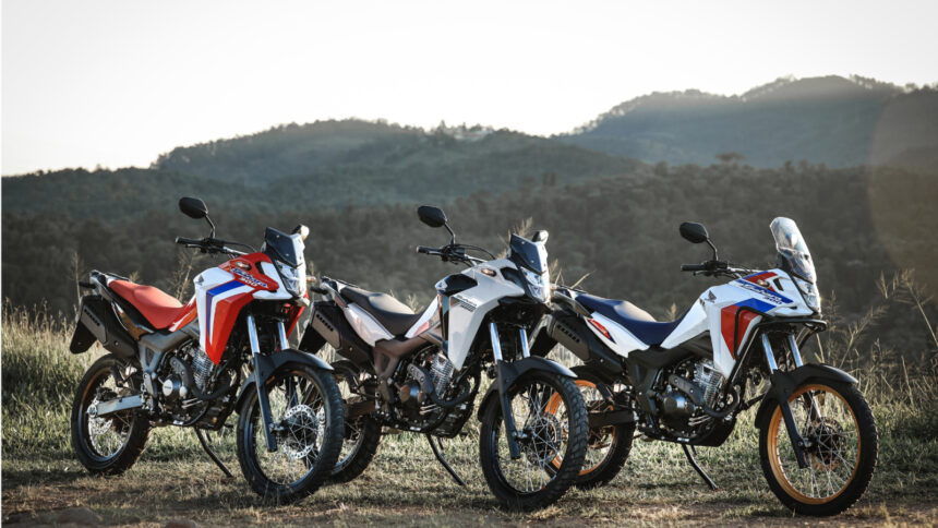 XRE 300 Sahara 2027 estreia controle de tração HSTC; parte de R$31.855