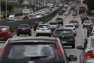 Adesivou carro para campanha? Risco de perder cobertura do seguro