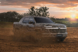 Amarok 2027 aparece camuflada em Barretos e terá potência recorde