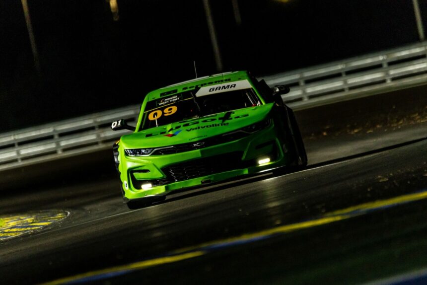Arthur Gama domina e vence corrida noturna da NASCAR Brasil em Cuiabá